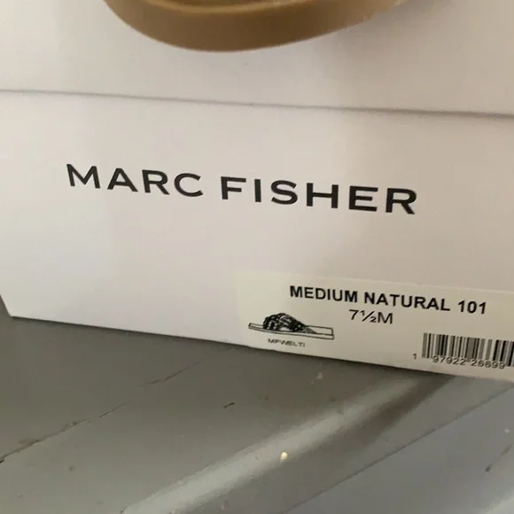 Marc fisher - Picture 3 of 3